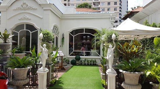 Na Chalong Eatery & Cafe